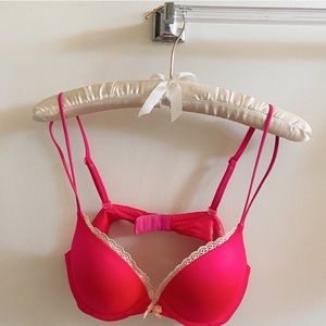 hot pink victoria’s secret push up bra